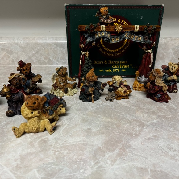 Boyds Bears The BearStone Collection Nativity series, 1, 2, 3 and 4. - Picture 9 of 11